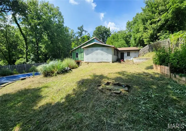 Photo 4 of Single family home for sale at 625 W Country Ln, Collinsville, IL 62234 | MLS# MIS25043395 | Listing updated on 2025-10-16