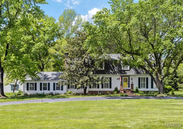Single Family Residence at 1843 Manor Hill Rd, Saint Louis, MO 63131 | MLS# MIS25043582 | | Sold on 2025-08-13