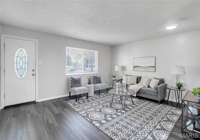 Photo 4 of Single Family Residence at 8219 Pear Ln, Saint Louis, MO 63123 | MLS# MIS25043823 | | Sold on 2025-10-03