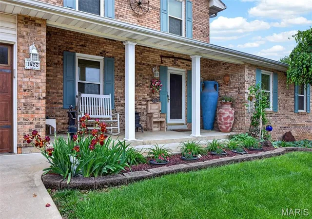 Photo 3 of Single family home for sale at 1422 Cobblestone Dr, Saint Charles, MO 63304 | MLS# MIS25043873 | Listing updated on 2026-06-26