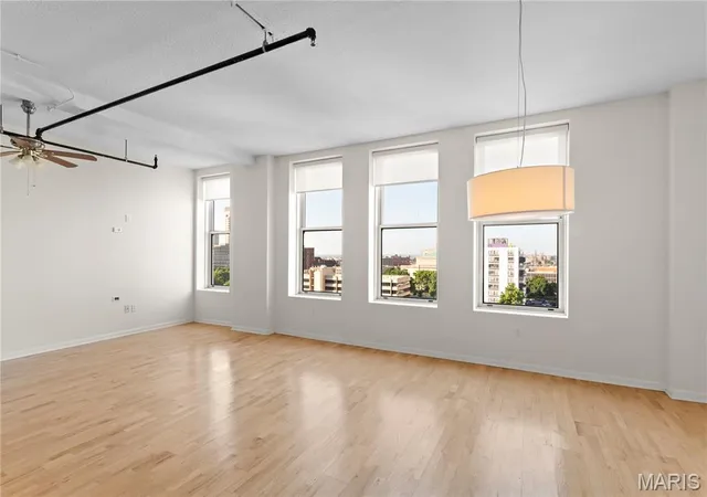 Photo 3 of Condo for sale at 1501 Locust St #909, Saint Louis, MO 63103 | MLS# MIS25044942 | Listing updated on 2026-06-30