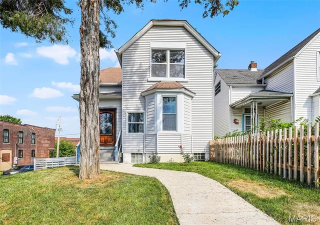 Single Family Residence at 5123 Wicklow Pl, Saint Louis, MO 63111 | MLS# MIS25044946 | | Sold on 2025-12-31