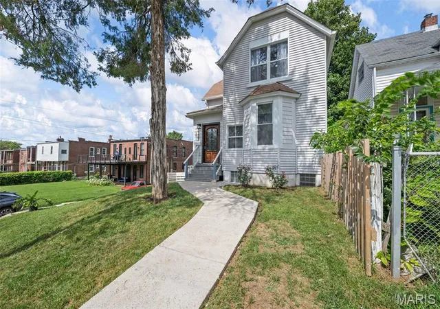 Photo 2 of Single Family Residence at 5123 Wicklow Pl, Saint Louis, MO 63111 | MLS# MIS25044946 | | Sold on 2025-12-31