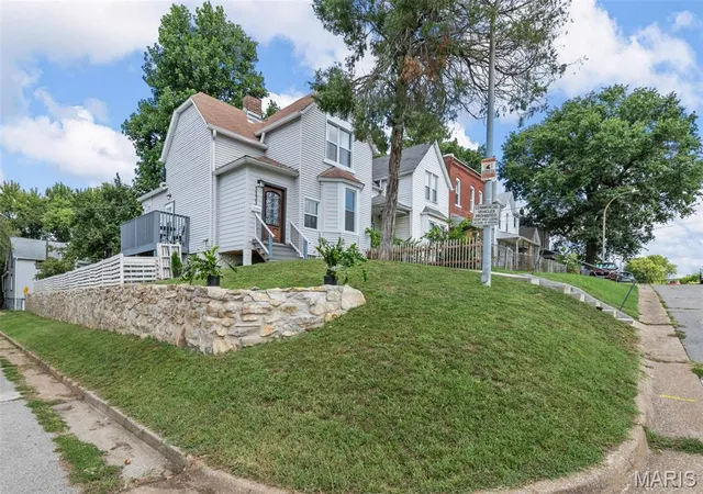 Photo 3 of Single Family Residence at 5123 Wicklow Pl, Saint Louis, MO 63111 | MLS# MIS25044946 | | Sold on 2025-12-31