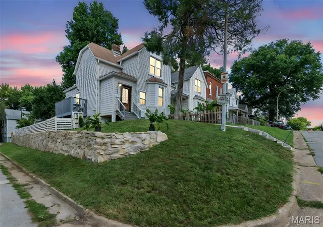 Photo 4 of Single Family Residence at 5123 Wicklow Pl, Saint Louis, MO 63111 | MLS# MIS25044946 | | Sold on 2025-12-31