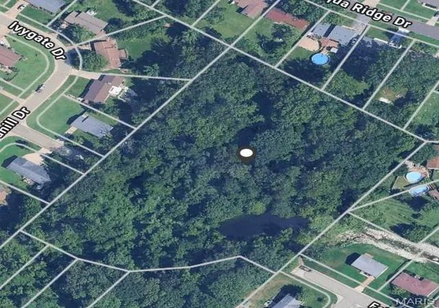 Land for sale at 525 Fairwick Dr, Saint Louis, MO 63129 | MLS# MIS25045216 | Listing updated on 2026-07-17