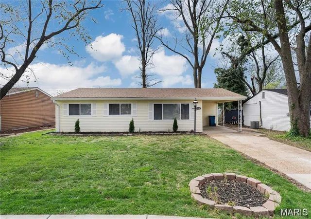 Photo 1 of Single Family Residence at 9738 Traverse Ln, Saint Louis, MO 63134 | MLS# MIS25045793 |  | Sold on 2025-08-01