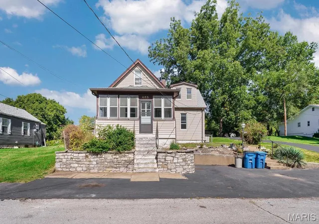 Single Family Residence at 465 Bluff Dr, Saint Louis, MO 63137 | MLS# MIS25046198 | | Sold on 2025-08-08