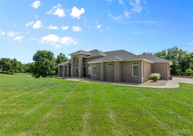 Photo 3 of Sale Pending at 157 End Zone Rd, Jackson, MO 63755 | MLS# MIS25046329 | Listing updated on 2026-09-12