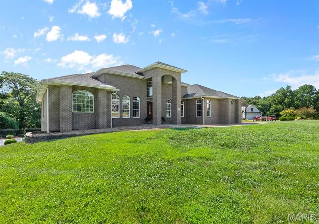 Photo 3 of Sale Pending at 157 End Zone Rd, Jackson, MO 63755 | MLS# MIS25046329 | Listing updated on 2026-09-12