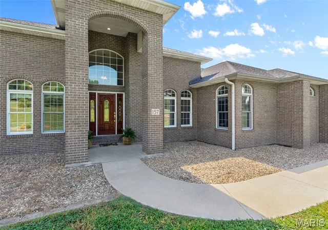 Photo 4 of Sale Pending at 157 End Zone Rd, Jackson, MO 63755 | MLS# MIS25046329 | Listing updated on 2026-09-12