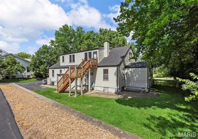 3rd image of 423 Woodlawn Ave, O Fallon, MO 63366 | MLS# MIS25046405