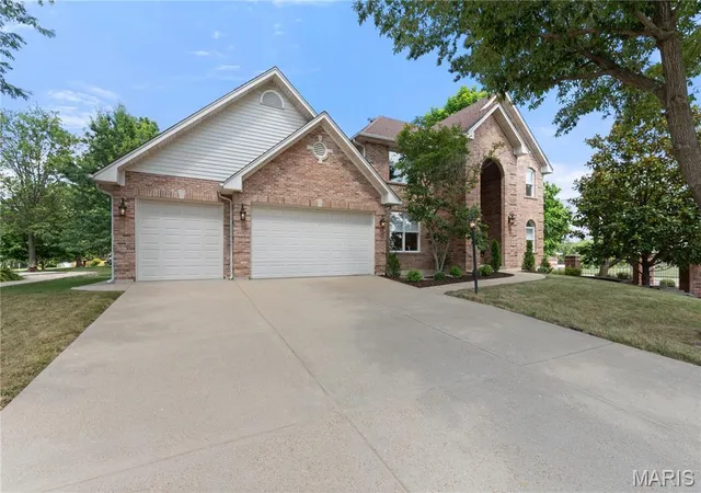 Photo 1 of Single Family Residence at 4503 Ridgemoor Pl Ct, Saint Louis, MO 63128 | MLS# MIS25046875 |  | Sold on 2025-09-02