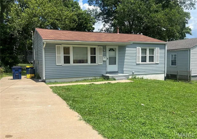 Photo 1 of Single family home for sale at 11005 Florence Ave, Saint Ann, MO 63074 | MLS# MIS25047264 | Listing updated on 2026-01-01