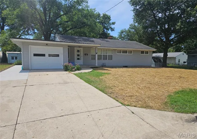 Photo 1 of Single Family Residence at 204 W Ford Street, Montgomery City, MO 63361 | MLS# MIS25047579 | | Sold on 2025-08-12