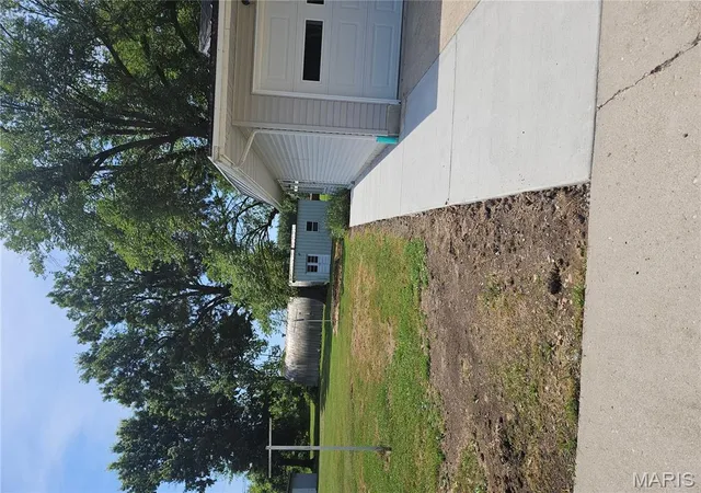 Photo 3 of Single Family Residence at 204 W Ford Street, Montgomery City, MO 63361 | MLS# MIS25047579 | | Sold on 2025-08-12