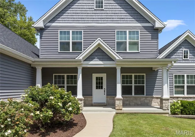Photo 2 of Sale Pending at 20 Millwell Dr, Maryland Heights, MO 63043 | MLS# MIS25047837 | Listing updated on 2025-11-05