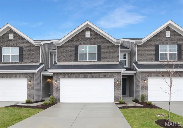 Photo 1 of Townhouse for sale at 51 Fairmount Grove Dr, Saint Peters, MO 63376 | MLS# MIS25048013 | Listing updated on 2026-10-27