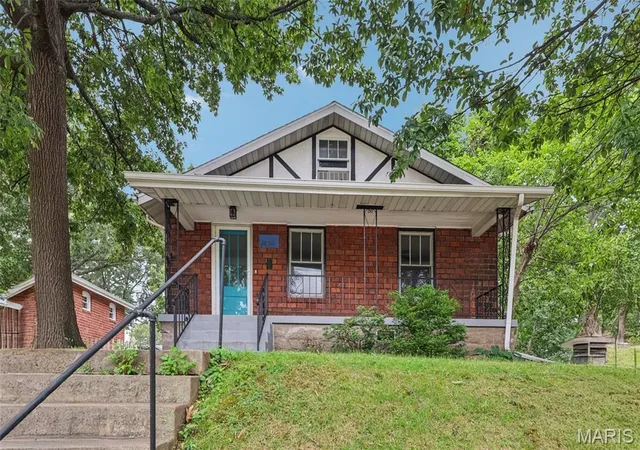 Single Family Residence at 7426 Richmond Pl, Saint Louis, MO 63143 | MLS# MIS25049142 | | Sold on 2025-09-02