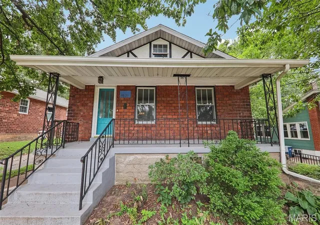 Photo 4 of Single Family Residence at 7426 Richmond Pl, Saint Louis, MO 63143 | MLS# MIS25049142 | | Sold on 2025-09-02