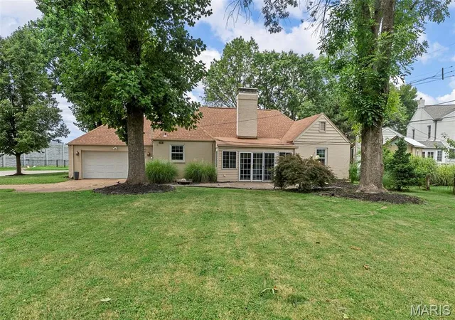 Photo 3 of Single Family Residence at 49 Hanley Downs, Saint Louis, MO 63117 | MLS# MIS25049251 | | Sold on 2025-09-18