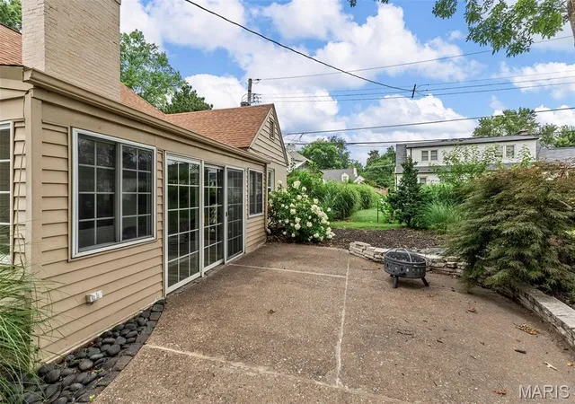 Photo 5 of Single Family Residence at 49 Hanley Downs, Saint Louis, MO 63117 | MLS# MIS25049251 | | Sold on 2025-09-18