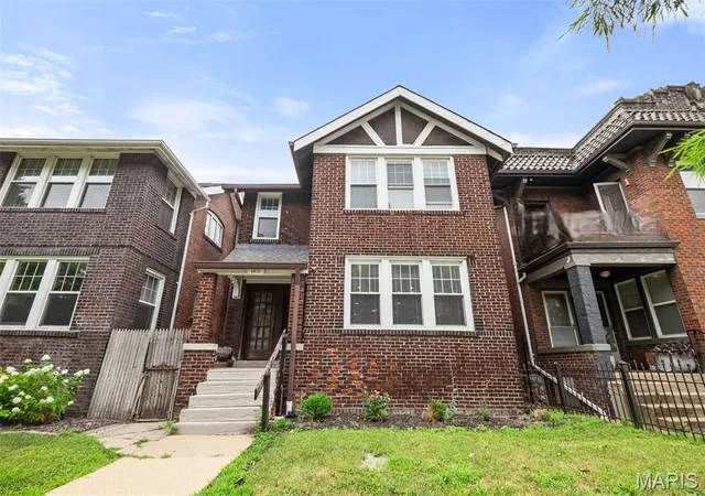 Single family home for sale at 4810 Arsenal St, Saint Louis, MO 63116 | MLS# MIS25049721 | Listing updated on 2026-06-30
