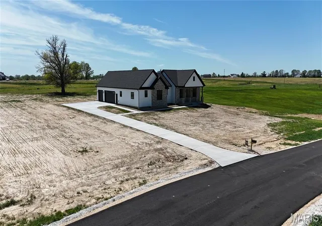 Homes for sale in Old Monroe, MO | 238 Autumn Hallow Ct, Old Monroe, MO 63369 | MLS# MIS25050255