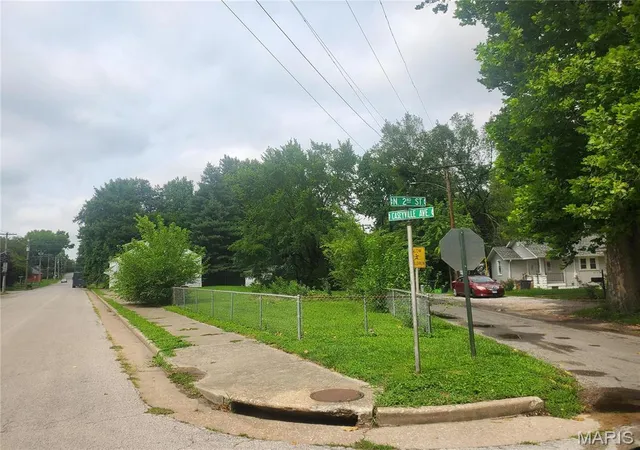 2nd image of 1014 Caseyville Ave, Swansea, IL 62226 | MLS# MIS25050780