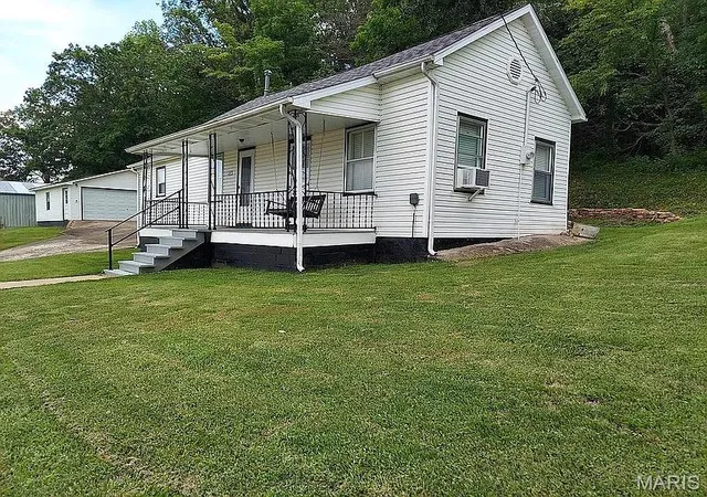 Photo 1 of Single family home for sale at 207 N First St, Marble Hill, MO 63764 | MLS# MIS25050896 | Listing updated on 2025-11-01