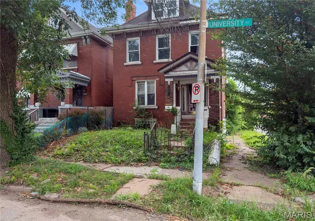 Homes for sale in Saint Louis, MO | 2901 University St, Saint Louis, MO 63107 | MLS# MIS25051448