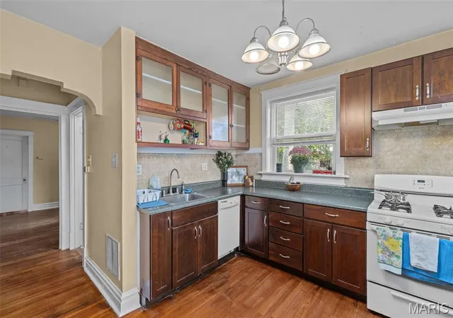 Photo 2 of Multi family home for sale at 2116 Geyer Ave, Saint Louis, MO 63104 | MLS# MIS25052302 | Listing updated on 2025-11-29