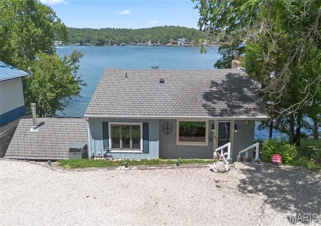 Photo 2 of Single Family Residence at 359 Shoe Lace Dr, Camdenton, MO 65020 | MLS# MIS25052617 | | Sold on 2025-10-24