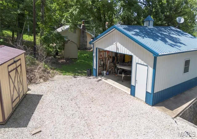 Photo 4 of Single Family Residence at 359 Shoe Lace Dr, Camdenton, MO 65020 | MLS# MIS25052617 | | Sold on 2025-10-24
