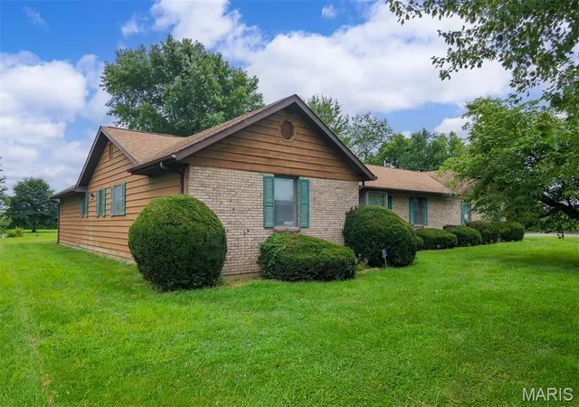 Photo 1 of Single Family Residence at 1104 Summerfield Rd, Saint Jacob, IL 62281 | MLS# MIS25052853 | | Sold on 2025-09-26