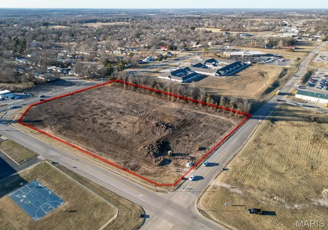 Photo 4 of Land for sale at 750 Lynn St, Lebanon, MO 65536 | MLS# MIS25052926 | Listing updated on 2025-12-11
