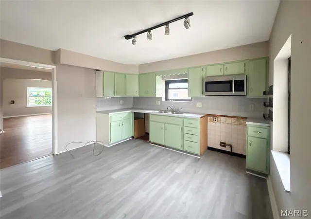 Photo 2 of Single Family Residence at 3806 Bayless Ave, Saint Louis, MO 63125 | MLS# MIS25052927 | | Sold on 2025-09-29