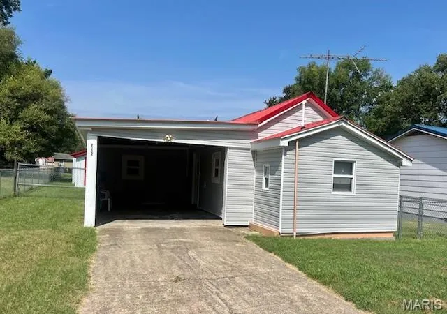 Photo 1 of Single family home for sale at 506 Fleming, Bernie, MO 63822 | MLS# MIS25053016 | Listing updated on 2025-12-09