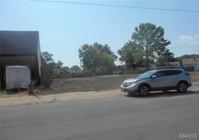 Photo 4 of Land for sale at 2538 Washington Ave, Granite City, IL 62040 | MLS# MIS25054137 | Listing updated on 2026-08-30