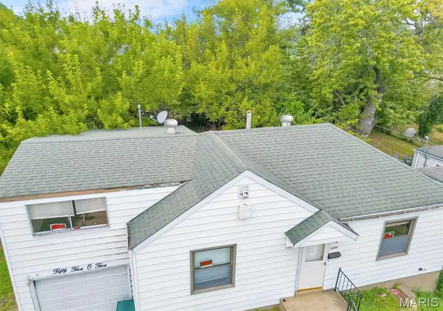 Photo 2 of Single Family Residence at 5505 Sunbury Ave, Saint Louis, MO 63136 | MLS# MIS25054365 | | Sold on 2025-08-27