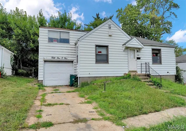Photo 3 of Single Family Residence at 5505 Sunbury Ave, Saint Louis, MO 63136 | MLS# MIS25054365 | | Sold on 2025-08-27