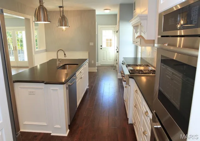 Photo 4 of Sale Pending at 420 W Rose Hill Ave, Saint Louis, MO 63122 | MLS# MIS25055060 | Listing updated on 2025-11-21