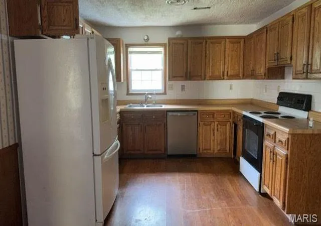 Photo 4 of Single Family Residence at 1711 Buntons Holler, Owensville, MO 65066 | MLS# MIS25055484 | | Sold on 2025-10-28