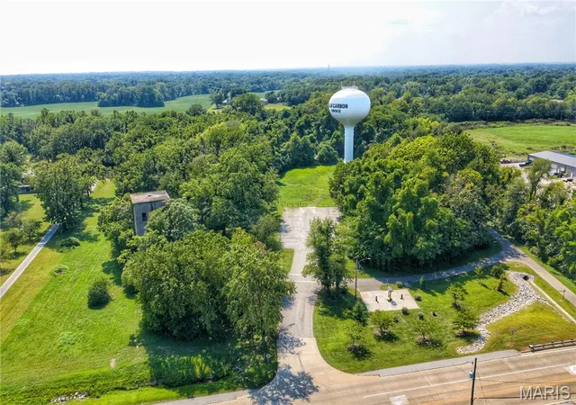 Homes for sale in Glen Carbon, IL | 221 Oaklawn Rd, Glen Carbon, IL 62034 | MLS# MIS25055687