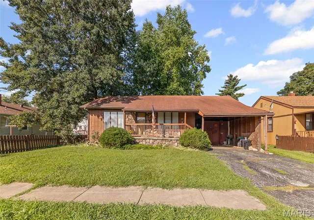 Photo 1 of Single family home for sale at 145 Victory Dr, East Alton, IL 62024 | MLS# MIS25056005 | Listing updated on 2025-10-15