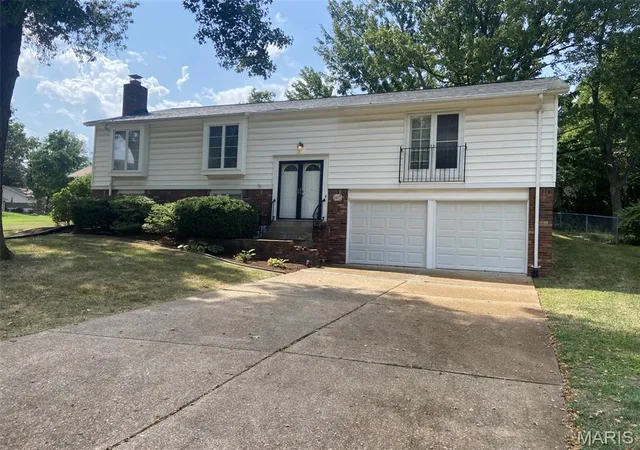 Single Family Residence at 1407 Summerhaven Dr, Saint Louis, MO 63146 | MLS# MIS25056987 | | Sold on 2026-03-09