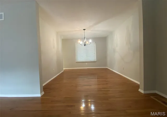 Photo 3 of Single Family Residence at 1407 Summerhaven Dr, Saint Louis, MO 63146 | MLS# MIS25056987 | | Sold on 2026-03-09