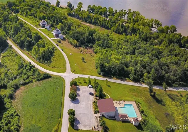 8th image of 204 Quarry Rd, Golden Eagle, IL 62036 | MLS# MIS25057011