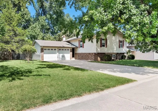 Photo 2 of Single family home for sale at 12177 Rain Holw Ct, Maryland Heights, MO 63043 | MLS# MIS25057069 | Listing updated on 2026-09-25
