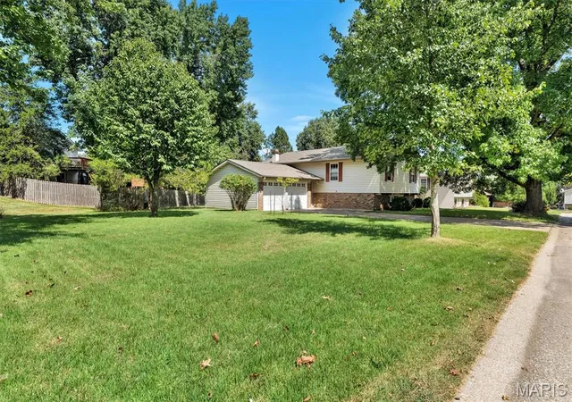 Photo 3 of Single family home for sale at 12177 Rain Holw Ct, Maryland Heights, MO 63043 | MLS# MIS25057069 | Listing updated on 2026-09-25
